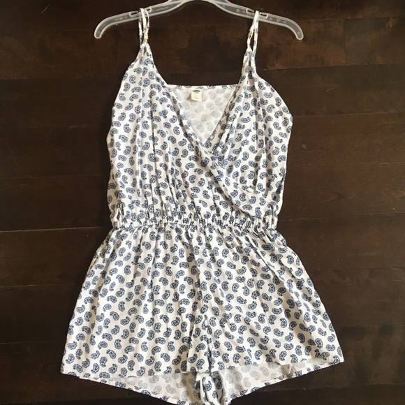 Old Navy Other - Old navy spaghetti adjustable strap romper shorts size small S paisley white/blu